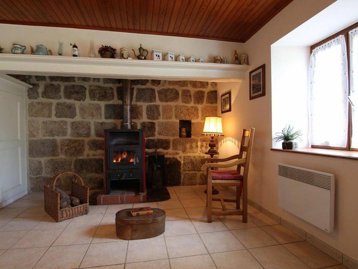 Holiday Home (6 Adults) in Lapte, Haute-Loire