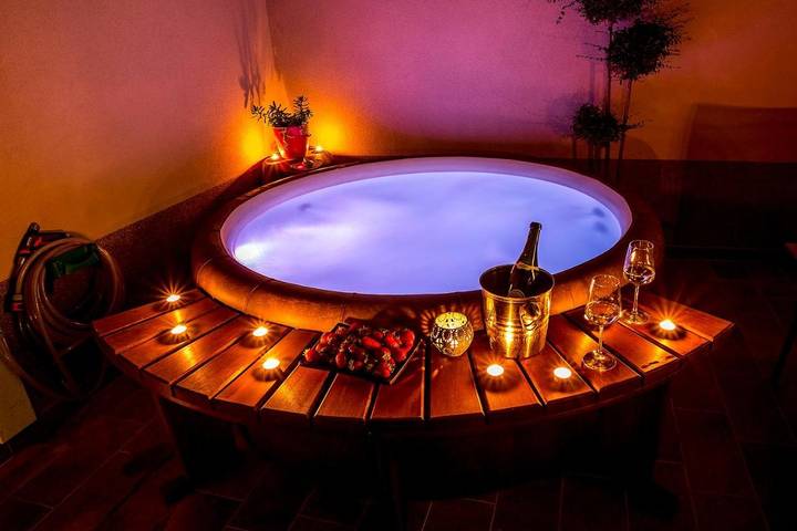 Villa für 12 Personen, mit Whirlpool und Garten sowie Pool, mit Haustier in Split-Dalmatien - 2