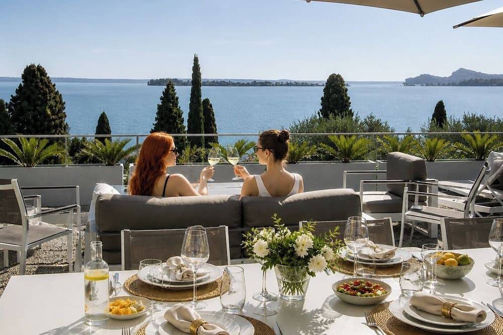 Appartement entier, Appartement au sol - Villa Elvira in Gardone Riviera, Montagnes autour du lac de Garde