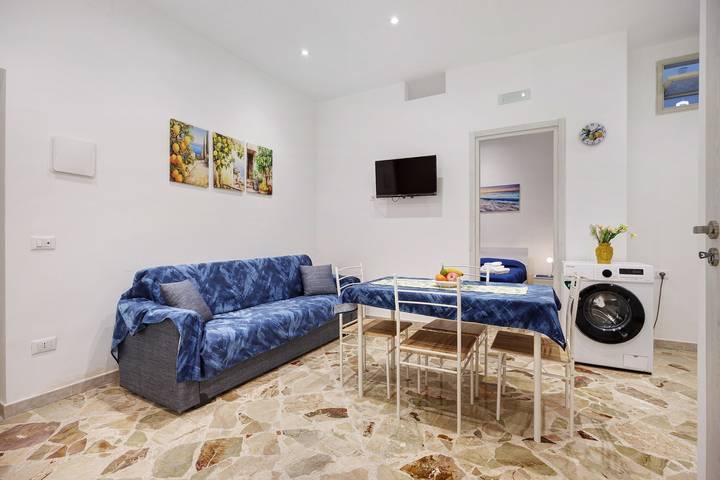 Entire apartment, Apartment 'Blue Dreams' with Air Conditioning in Partinico, Palermo Province