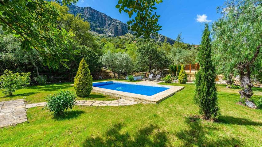 Casa rural para 4 personas, con piscina y balcón/terraza en Montecorto