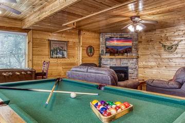Log Cabin for 16 People in Pigeon Forge, Sevier County, Photo 2