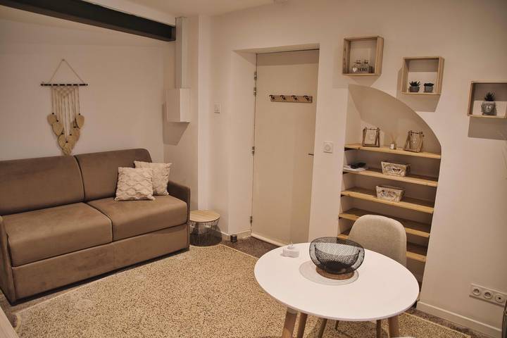 Gehele studio, Studio-appartement 'Centre Historique Beaucaire' met Wi-Fi in Beaucaire, Nimes en omgeving