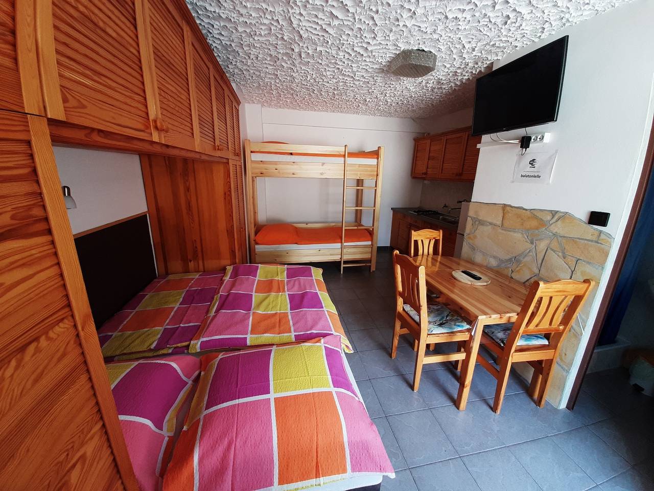 Ganze Ferienwohnung, 2 féröhelyes apartman in Balatonlelle, Plattensee Südufer