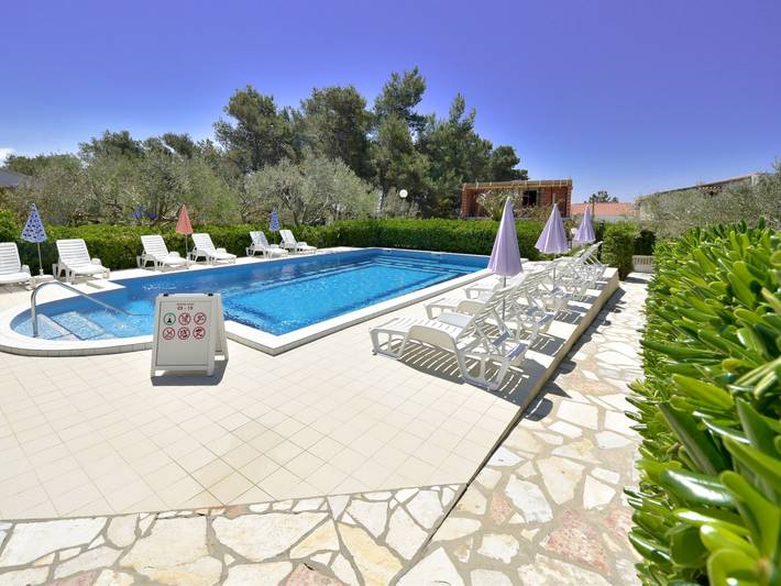 Location de vacances pour 4 personnes, avec jardin et terrasse dans Vir