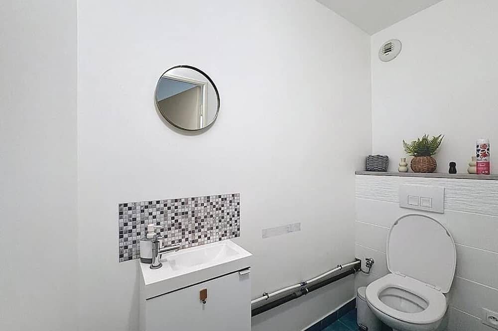 Apartamento entero, F3 with terrace - Quiet, light and close to Paris in Pontoise, Valle del Oise