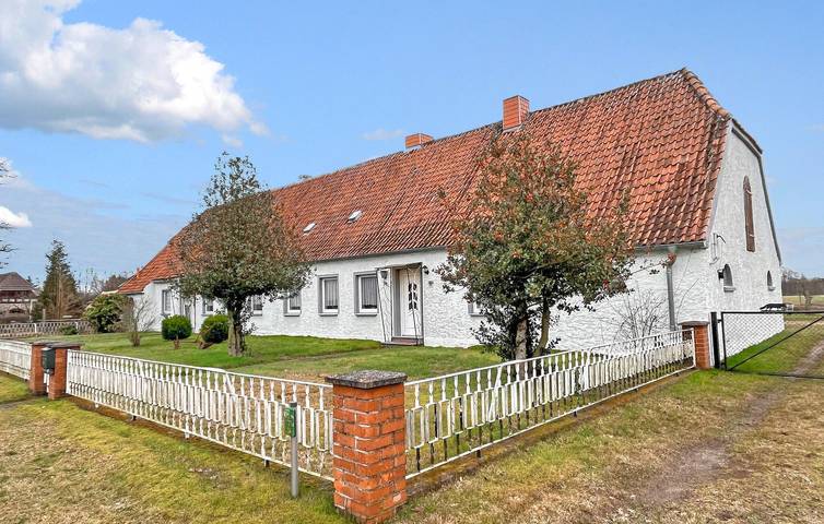 Ganze Ferienwohnung, Gemütliche Wohnung mit Garten & Parkplatz in Wredenhagen in Wredenhagen, Müritz