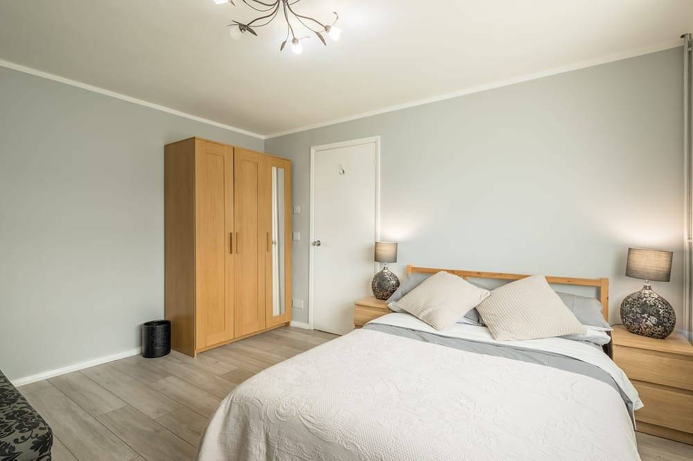 Wetherne House w/Parking & Self Checkin near L&D Hospital, Cul De Sac in Luton, Chiltern Hills