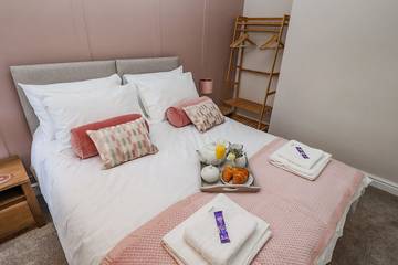 Log Cabin for 5 People in Lincoln, Lincolnshire, Photo 4