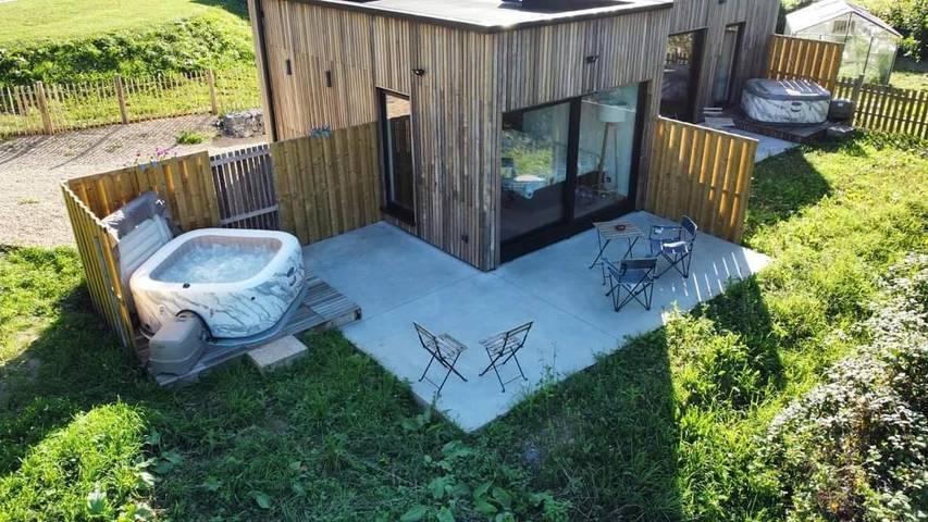 Location de vacances pour 2 personnes, avec vue ainsi que jardin et piscine à Yvoir - 4