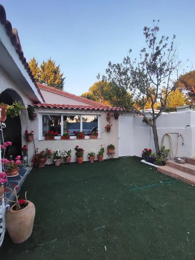 Albergue para 2 personas, con vistas además de jardín y piscina - 1