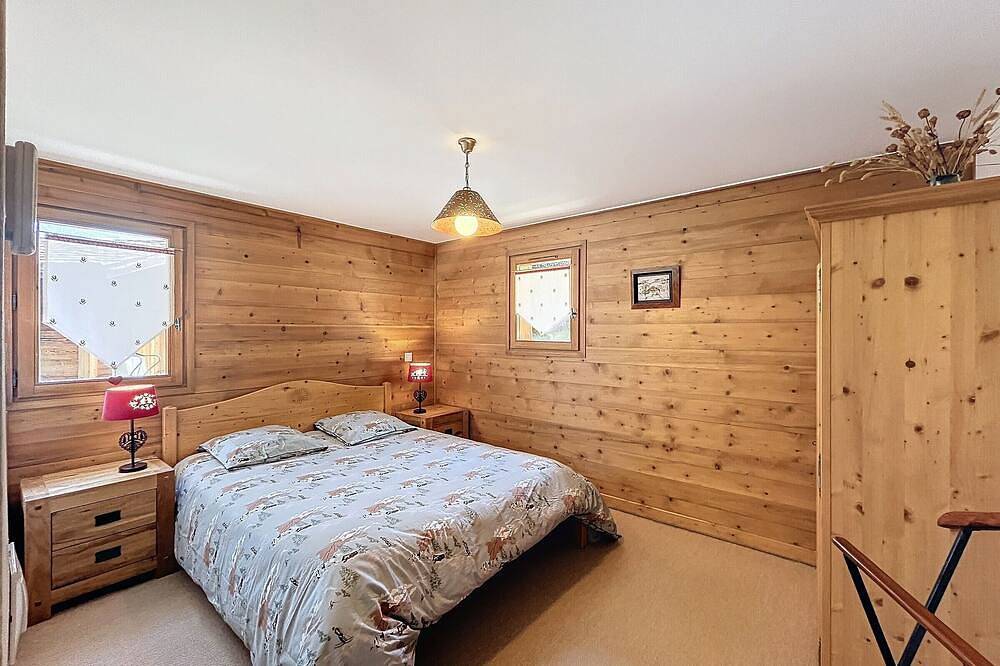 Individual chalet with garage, terrace, laundry room and equipped kitchen in Sallanches, Pays du Mont-Blanc