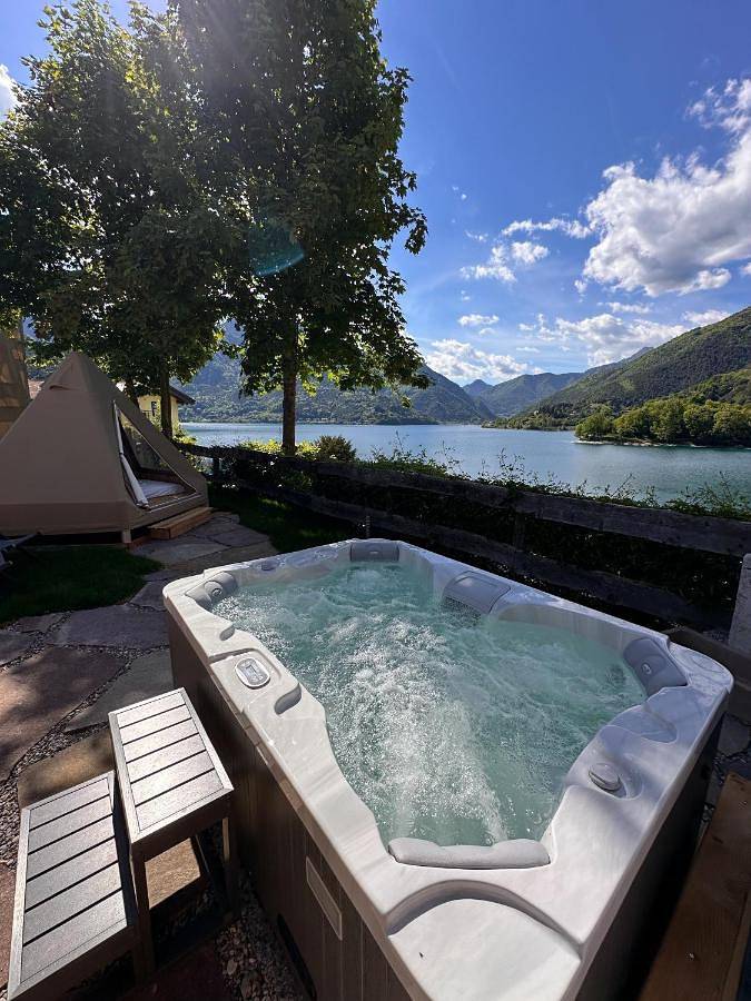 Camping für 2 Personen, mit Terrasse und Garten sowie Seeblick und Ausblick im Trentino - 2