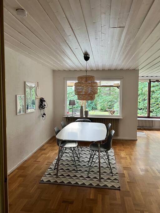 Ljungskogen guest house with own big garden, close to the sea in Höllviken, Vellinge