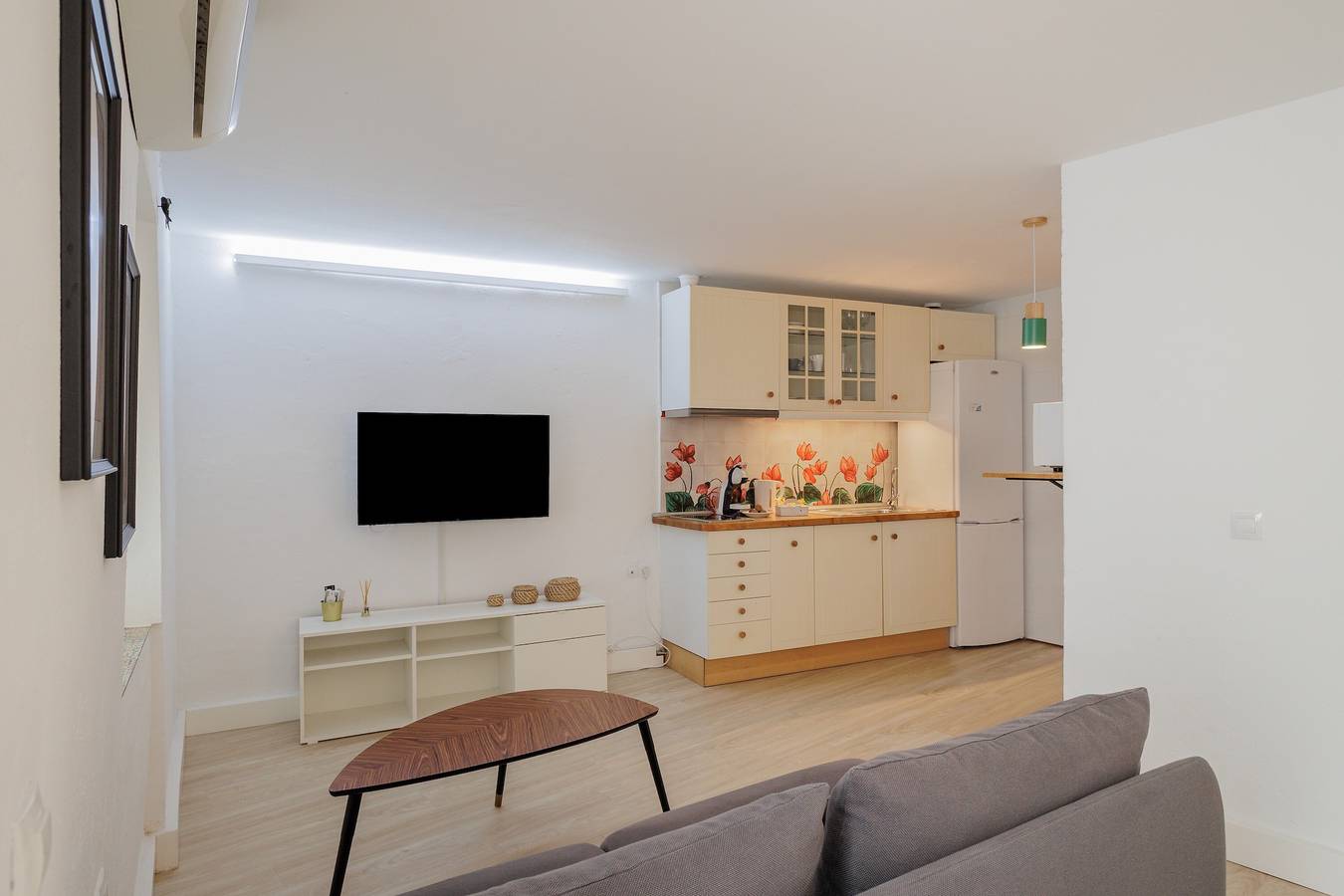 Apartamento entero, Apartamento 'Mini Loft Con Patio En La Alameda' con Wi-Fi y Aire Acondicionado in Casco Antiguo, Sevilla