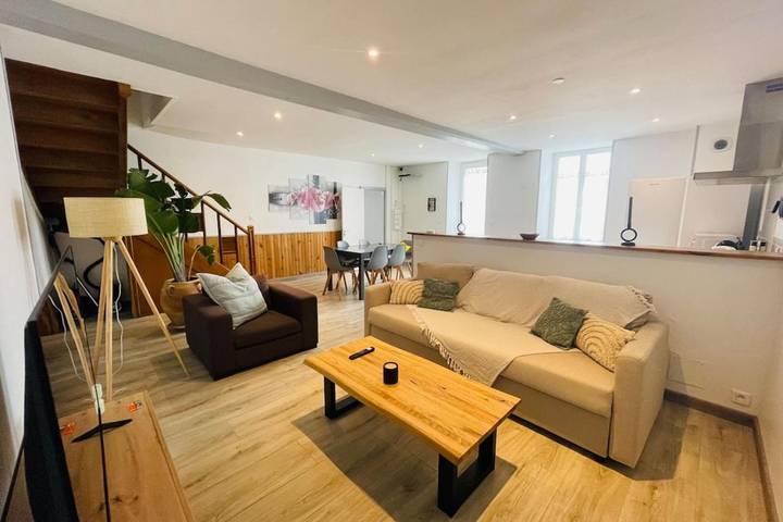 Location de vacances pour 6 personnes, avec jardin à Brizambourg