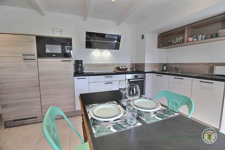 Gîte pour 2 personnes, avec Terrasse ainsi que Jardin et Vue à Trégastel - 4