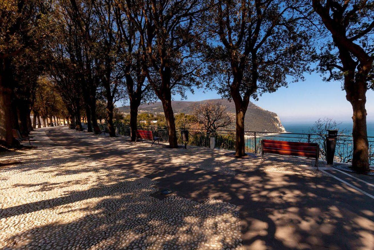 Apartamento entero, Corbezzolo - Lo Speziale [★Center★] in the square with parking, air conditioning & Wifi in Sirolo, Riviera del Conero