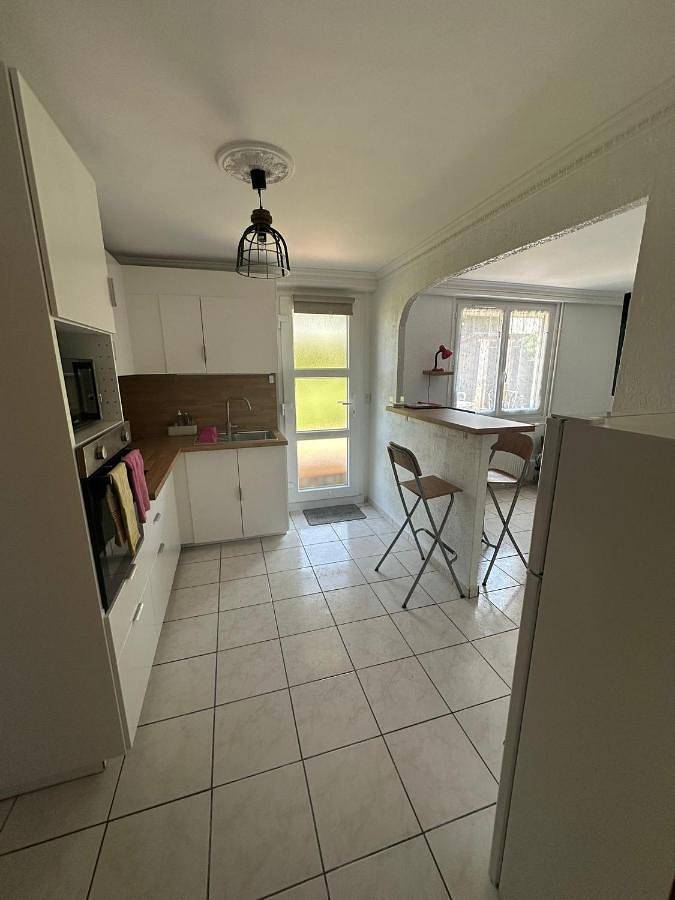 Gîte pour 4 personnes, avec jardin et terrasse à Meyzieu