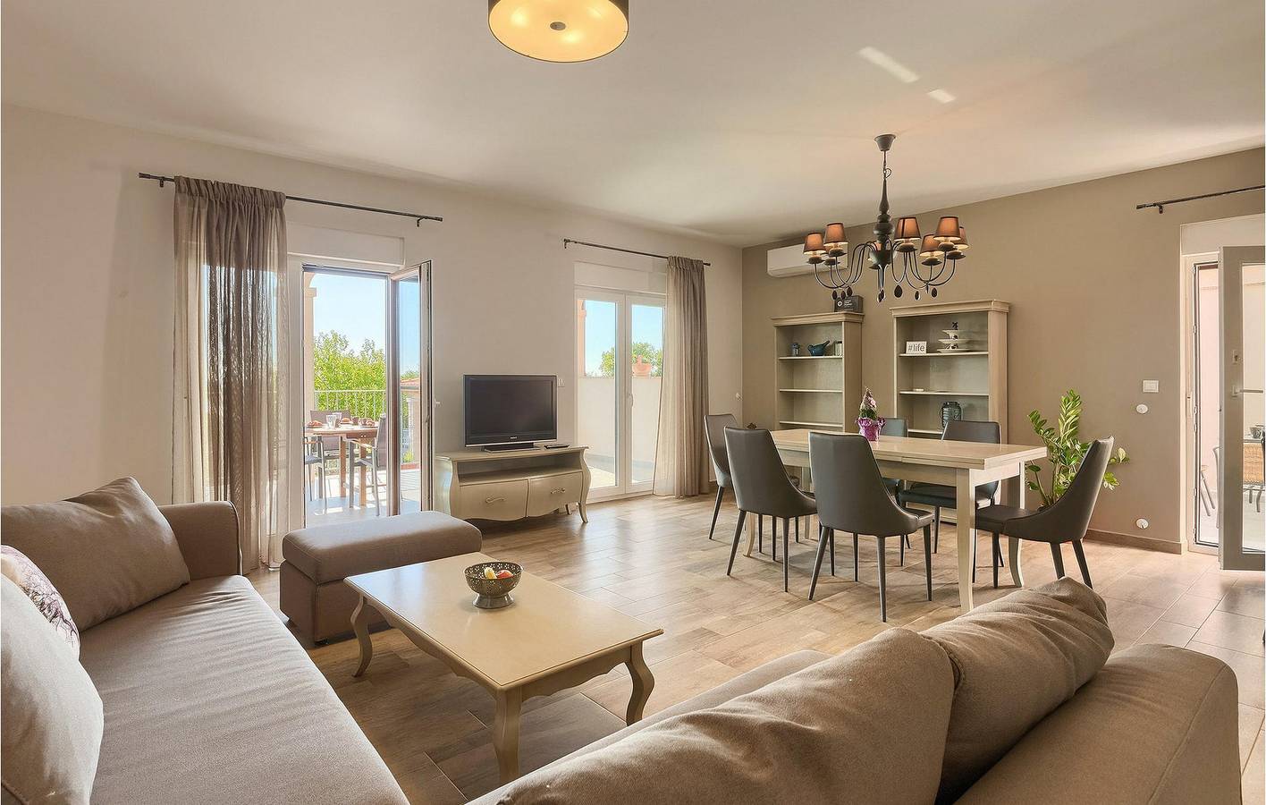 Charmant appartement avec piscine, à proximité d'un restaurant traditionnel et du centre-ville in Općina Kaštelir - Labinci, Région de Porec