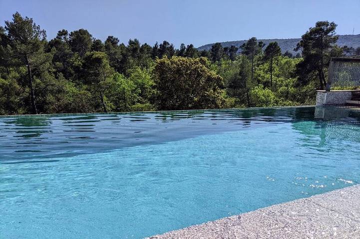 Location de vacances pour 7 personnes, avec balcon et jardin à Mirabeau