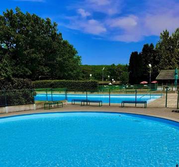 Gîte pour 4 personnes, avec piscine ainsi que terrasse et jardin à Yvoir