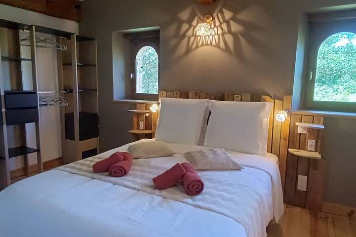 Charming mill by the water, 10 minutes from Montauban, loft, garden, free parking in Saint-Nauphary, Tarn-et-Garonne
