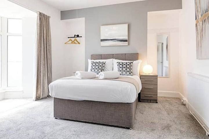 Holiday rental for 11 people, with garden in Swansea