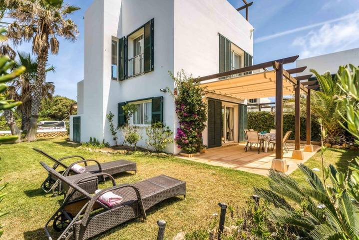 Ferienhaus für 6 Personen, mit Whirlpool und Terrasse sowie Garten und Kinderpool