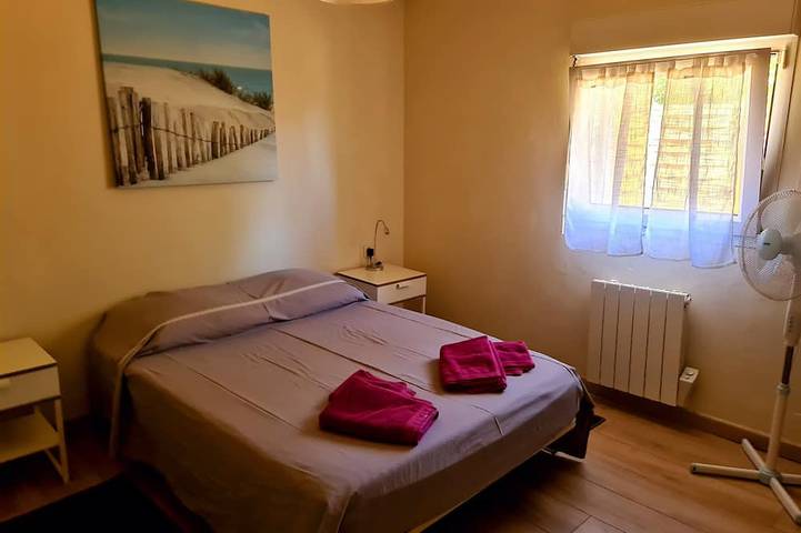 Gîte pour 4 personnes, avec jardin ainsi que terrasse et piscine à Saint-Gilles - 2