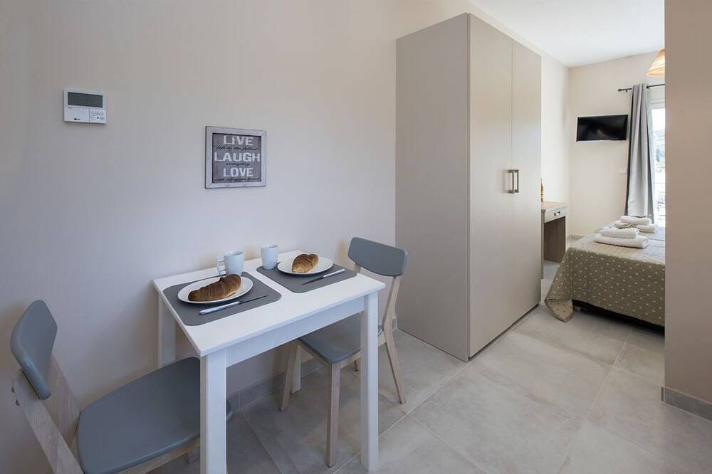 Close to the beach, spacious one-bedroom apartment with sea views., foto 10