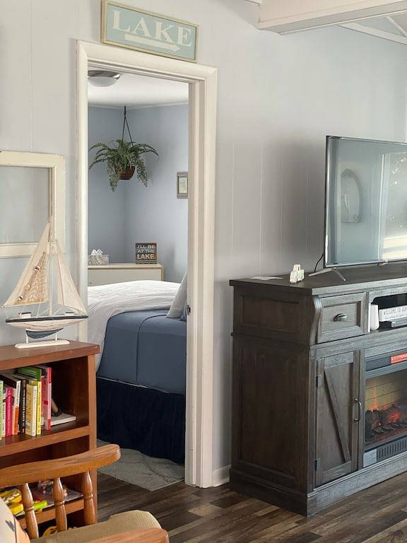 Vacation rental for 6 people, with yard, with pets in Lake Ontario