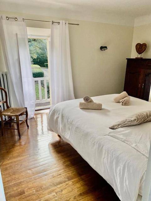 Location de vacances pour 11 personnes, avec vue ainsi que jardin et piscine à Tourouzelle - 4