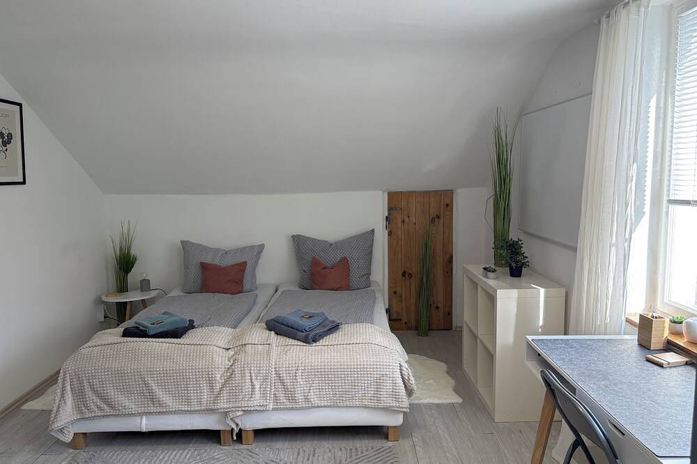 Ganze Wohnung, Hechingen: Apartment Albglück 2 | 90qm I 3 Sz | 1-7 Pers. | Burg Hohenzollern in Hechingen, Neckar-Alb