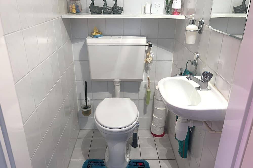 Bungalow Happy Holiday en Geniet Direct aan het Water met Eigen Aanlegsteiger in Lemmer, Ijsselmeer