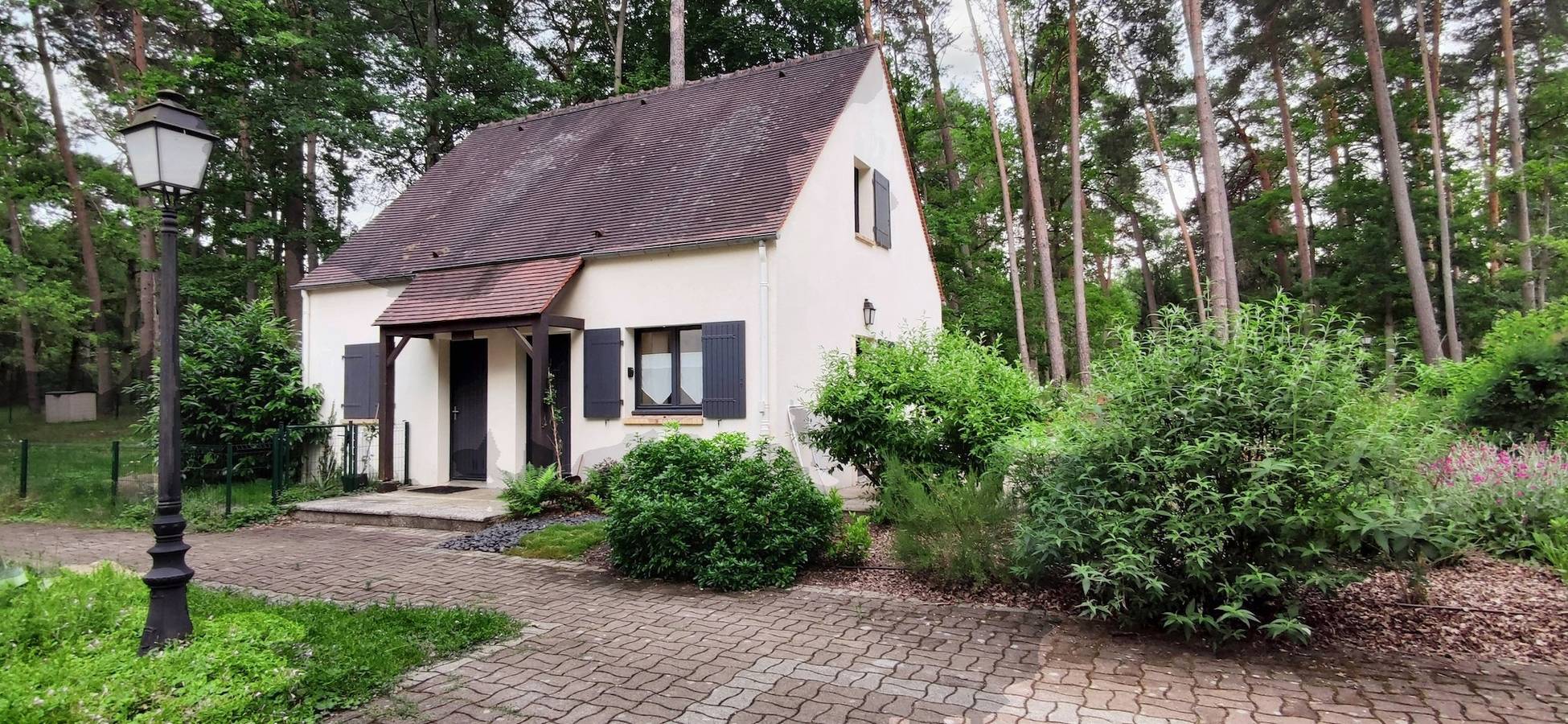 Maison de charme à Arbonne-la-Forêt avec terrasse-jardin verdoyant in Arbonne-la-Forêt, Parc naturel régional du Gâtinais français