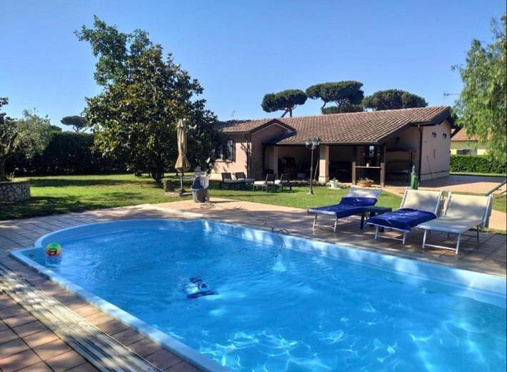 Villa for 4 people, with terrace and garden as well as pool, with pets - 1