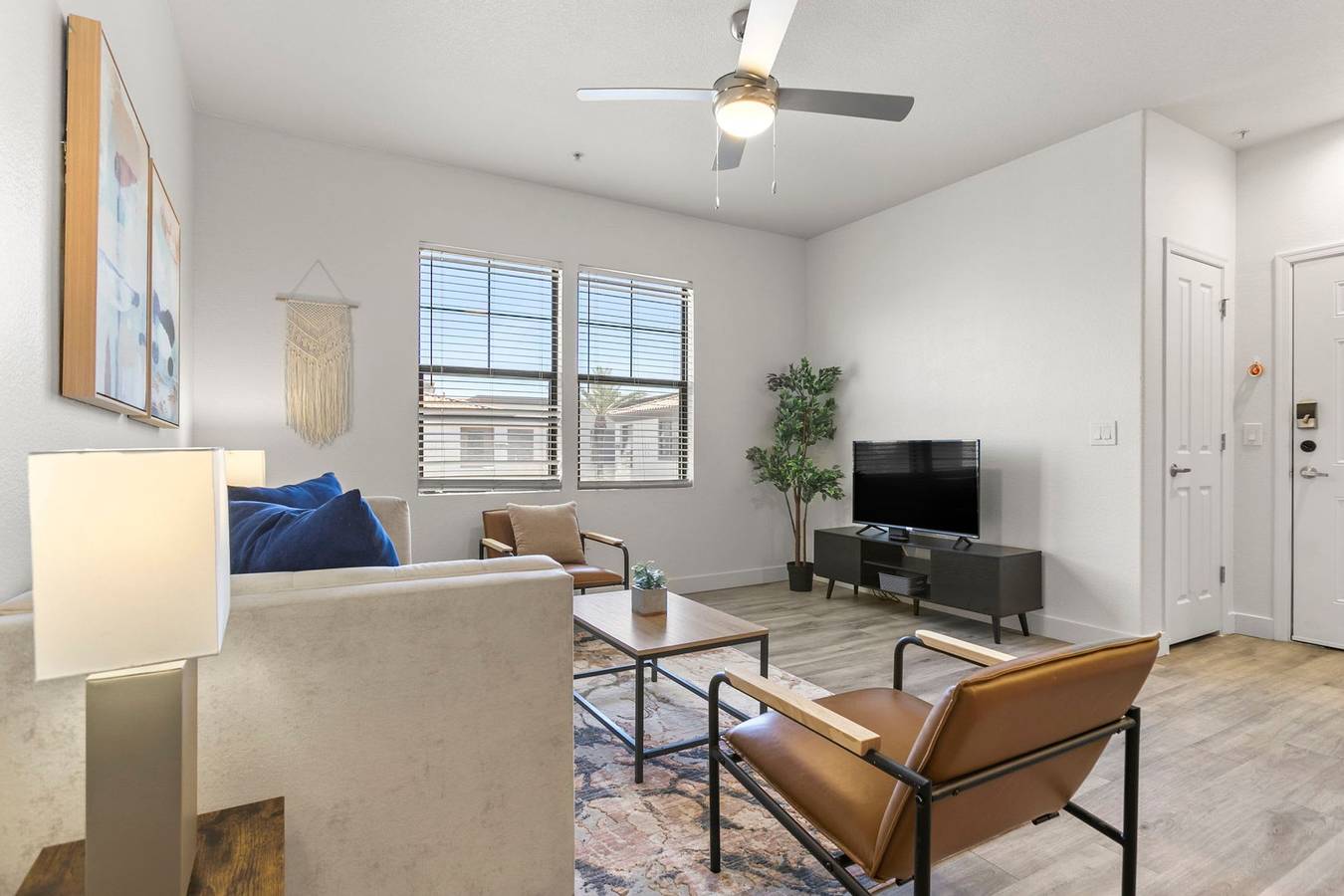 Ganze Wohnung, Cozysuites Glendale by the stadium w pool 11 in Glendale, Maricopa County