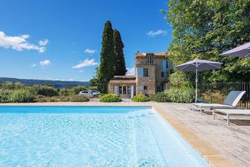Agriturismo pour 8 personnes, avec jardin à Blauvac