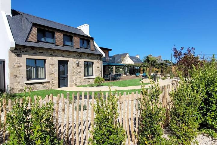 Villa pour 10 personnes, avec jacuzzi et sauna ainsi que jardin et balcon à Santec