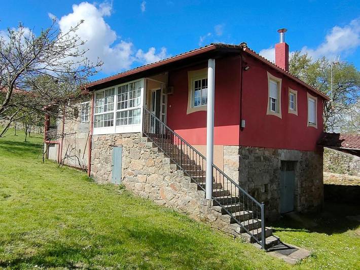 Casa de vacaciones para 6 personas, con vistas además de jardín y balcón en Galicia