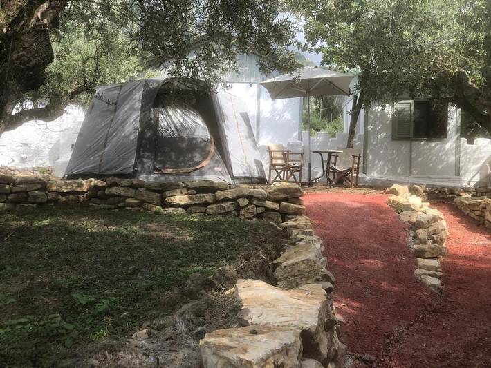 Camping für 2 Personen, mit Ausblick und Garten auf den Peloponnes