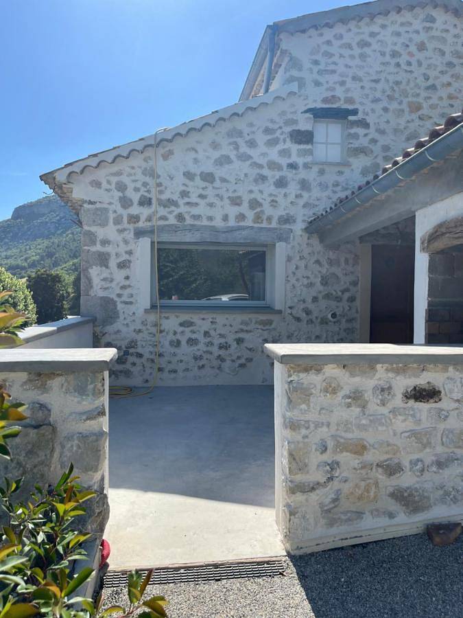 Location de vacances pour 6 personnes, avec Balcon ainsi que Terrasse et Vue à Sahune
