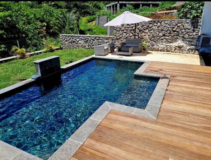 Location de vacances pour 5 personnes, avec jardin et piscine ainsi que jacuzzi et terrasse à Sainte-Suzanne - 3