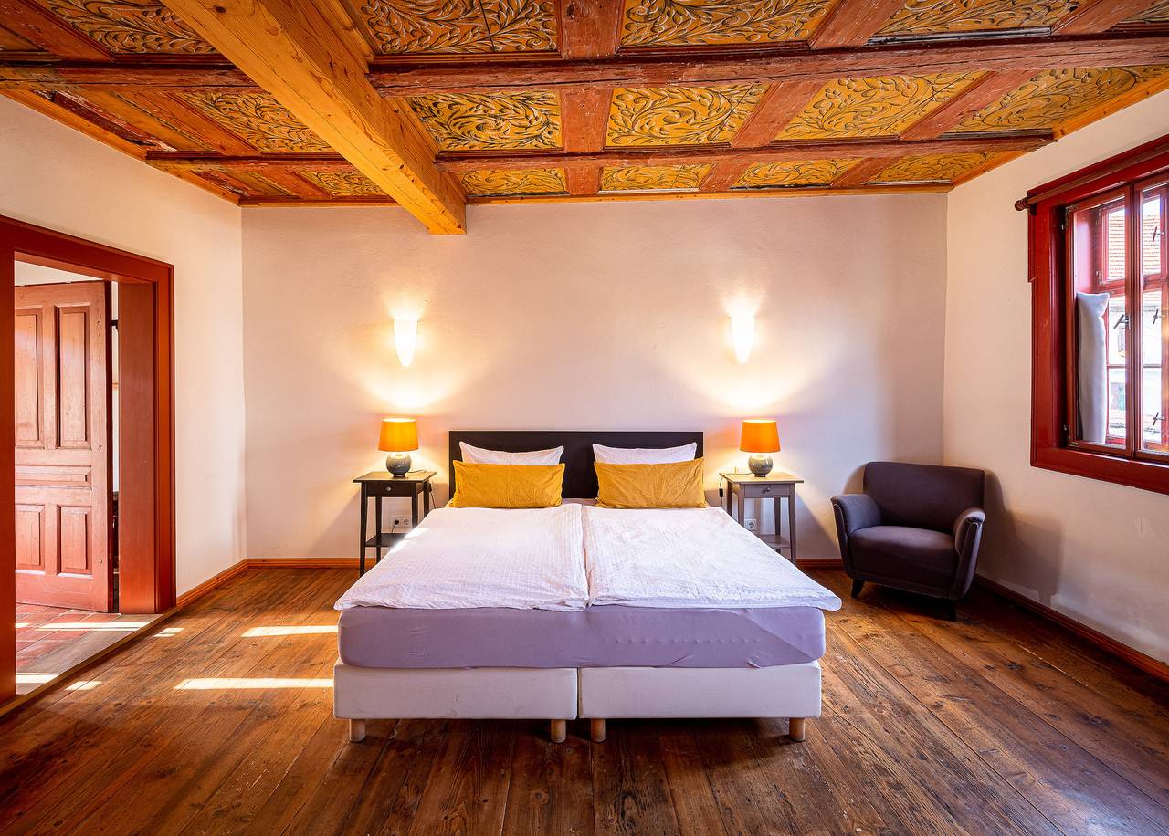 Ganze Ferienwohnung, Hotel Stadthaus - Suite mit 2 Räumen, 45m², 1-4 Personen, Renaissance, 1. Etage in Arnstadt, Thüringer Kernland