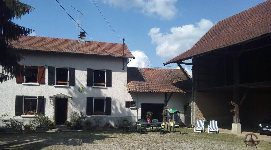 Gîte pour 6 personnes, avec jardin à Saint-Clair-de-la-Tour
