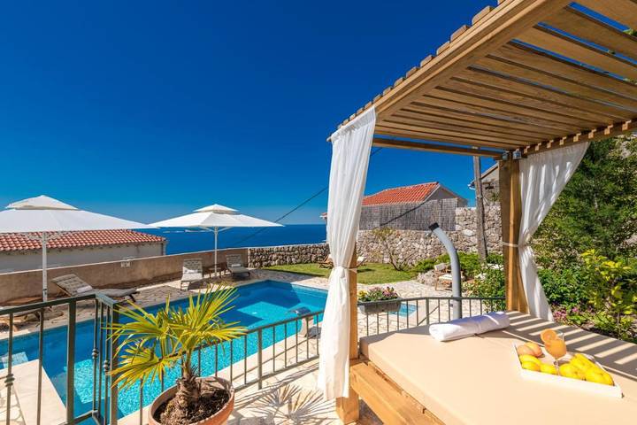 Villa pour 6 personnes, avec piscine ainsi que vue et jardin à Mlini - 4