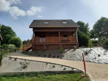 Gîte pour 6 personnes, avec vue et terrasse ainsi que piscine et vue sur le lac dans Vire Normandie