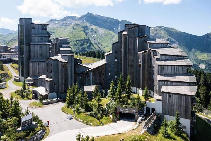 Appart’hôtel pour 8 personnes, avec Balcon et Jacuzzi ainsi que Bassin pour enfant et Piscine
