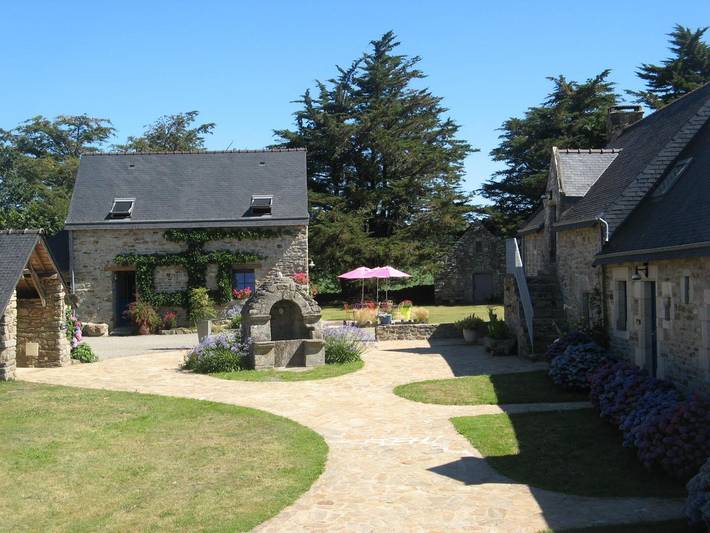 Gîte pour 4 personnes, avec terrasse et jardin à Treffléan